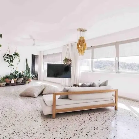 Spacious Loft With Acropolis View!