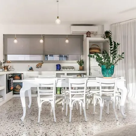 Spacious Loft With Acropolis View! *